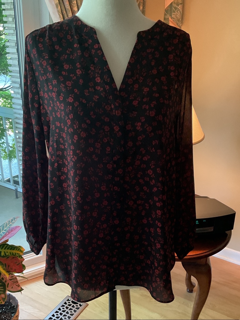 NYDJ Black & Red Floral Sheer Blouse – XS – Split Neck Long Sleeve